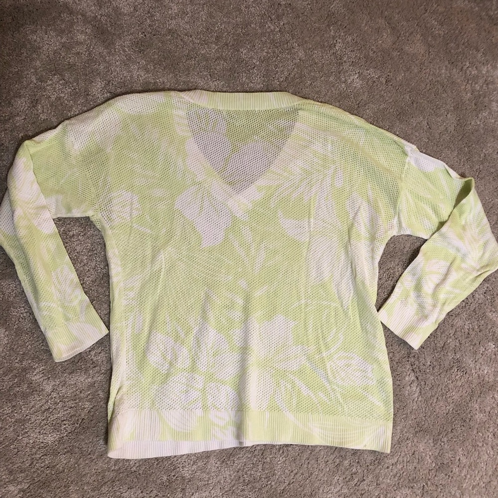 Tommy Bahama Mahana Lime Green White Tropical Floral V-Neck Sweater Sz L - Picture 6 of 7